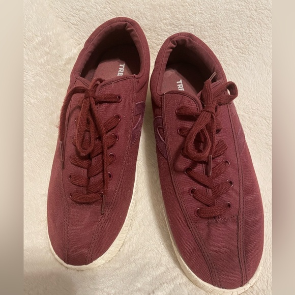 Women’s Tretorn Nylite Plus sneaker. Sangria red canvas. Size 12M. - Picture 3 of 8